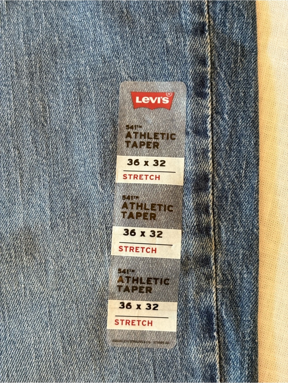 Levi's 541 Relaxed Straight Leg Men’s Jeans in Light Blue Denim 36W 32L - Picture 6 of 12